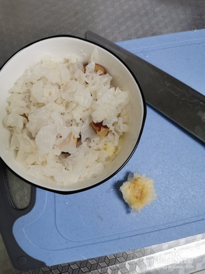 孩子爱吃的红枣银耳莲子羹