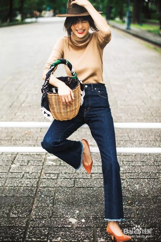 如何利用丝巾玩转整个秋季