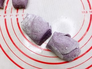 养生食补玫瑰花馒头（紫甘蓝）的做法