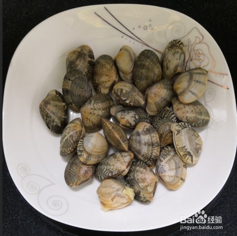 葱油花蛤家常做法。