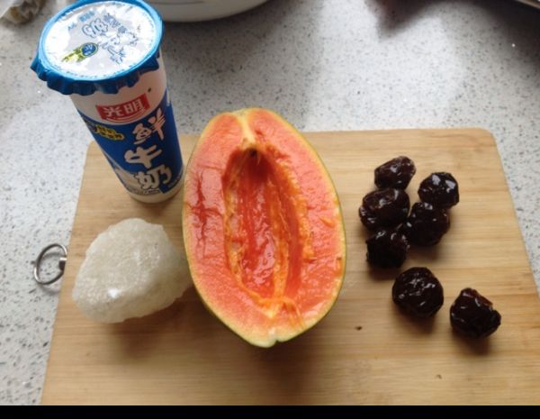 木瓜红枣炖鲜奶