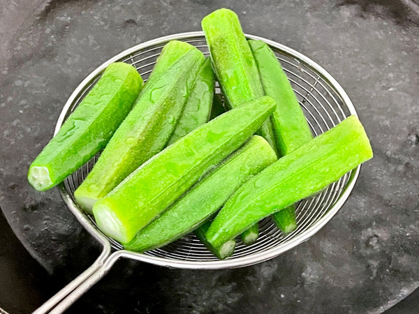 秋葵蛏子水蒸蛋