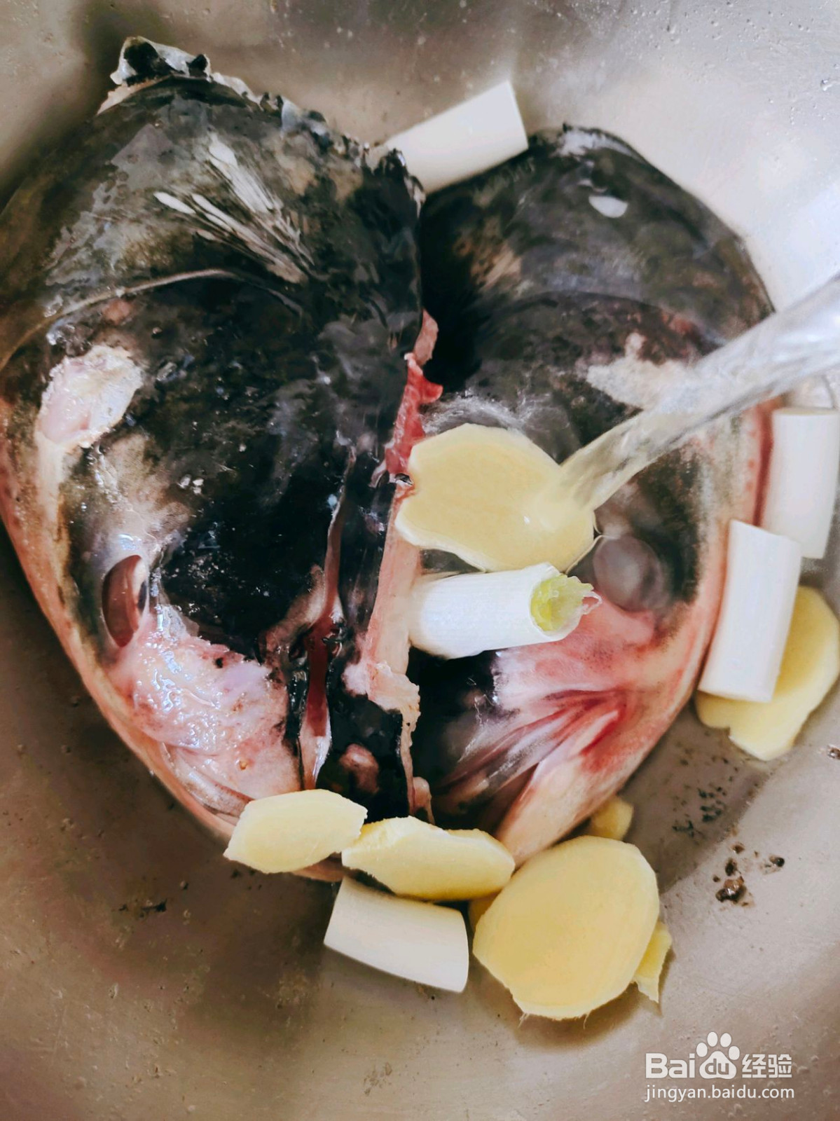 家庭版鱼头炖豆腐的做法