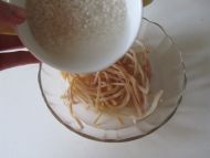 鲜菇芹菜鱿鱼丝