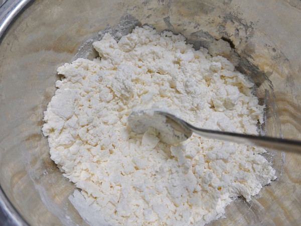 一把勺子做葡萄干司康