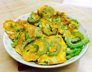 养生食补苦瓜炒鸡蛋的做法