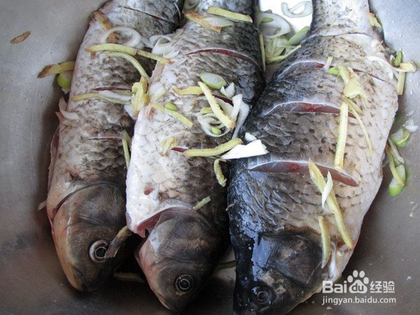 猴头菇豆腐炖鲫鱼