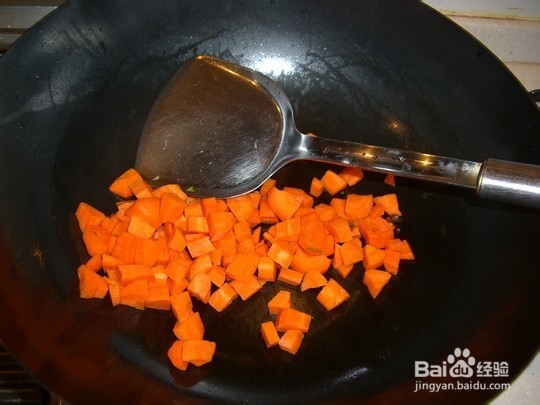 如何用玉米粒跟胡萝卜粒一起炒？