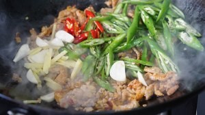 健康养生佳品青椒炒肉丝的做法