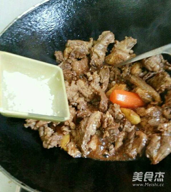 红酒土豆焖牛腩