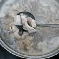 莲藕排骨汤的做法