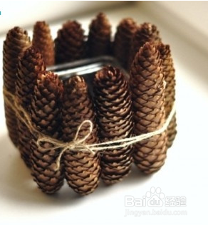 简单好制作的松果烛台