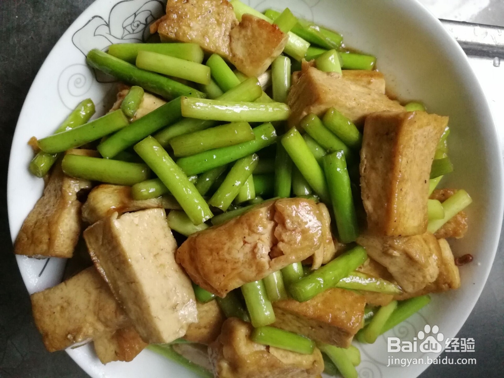 <b>蒜苔炒豆腐的做法</b>