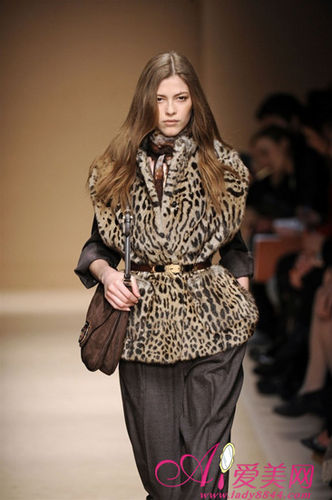 豹纹装秋冬要怎样穿才能性感又时尚