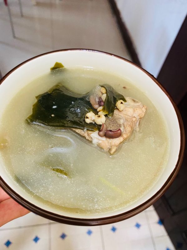 薏米冬瓜红豆脊骨除湿汤