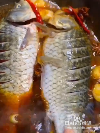 如何制作红烧鲫鱼？