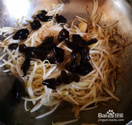 黑白分明的豆芽炒木耳
