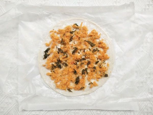 手抓饼火腿肉松卷