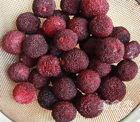 冰糖杨梅汤的做法