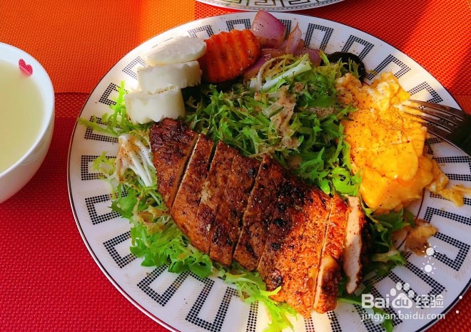 怎样做美味的美式炒蛋鸡扒早午餐