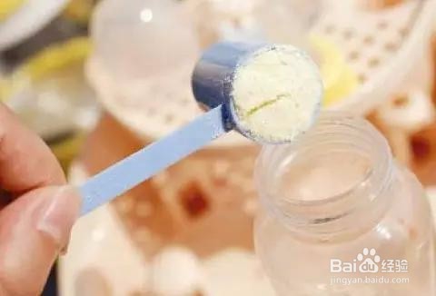 混合喂养:配方奶粉母乳配量有讲究
