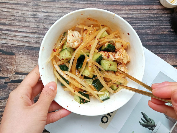 香辣开胃的鸡胸肉沙拉