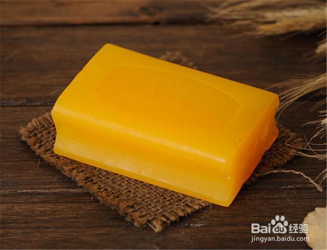 室内玻璃有水怎样处理