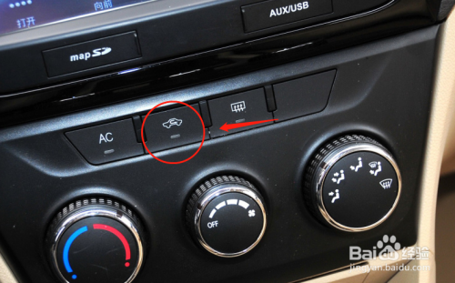 中间按钮调节车辆的内,外循环模式调节.