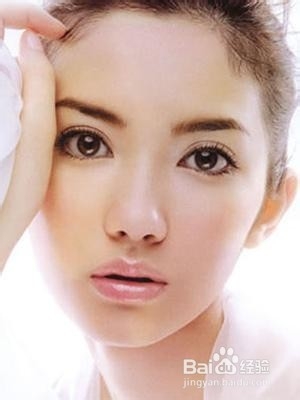 “吃”掉眼袋不留痕