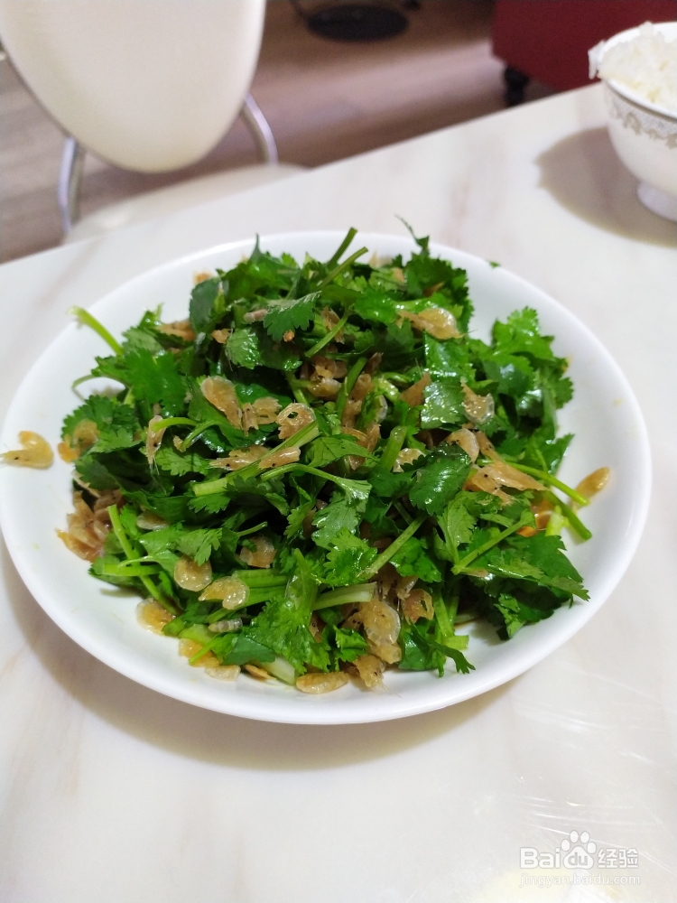 味美鲜香的凉拌虾皮香菜
