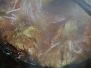 西红柿鸡蛋酥肉面怎么做？