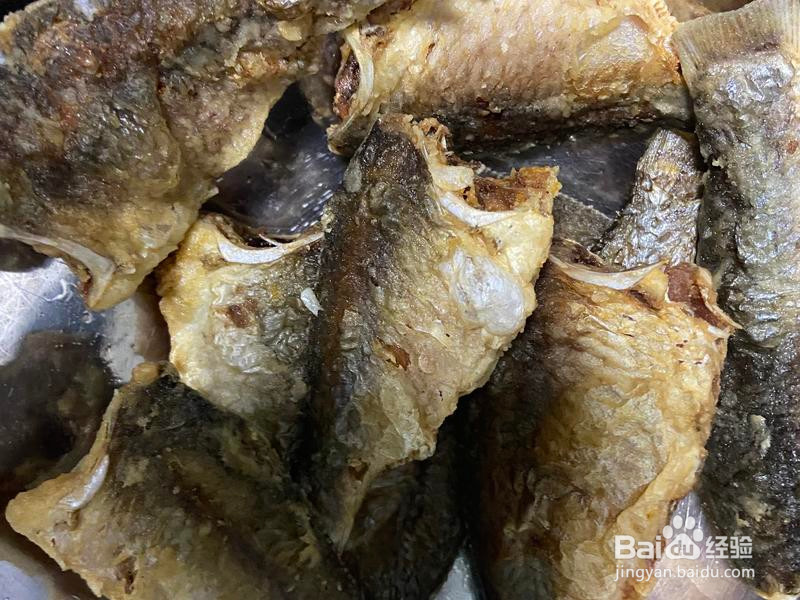 糖醋香酥鲫鱼的做法