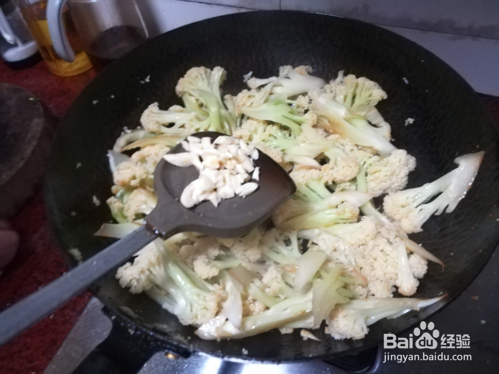 干煸腊肉菜花的做法