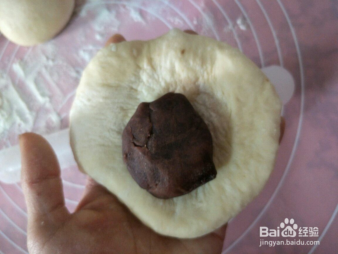 松软豆沙面包圈的做法