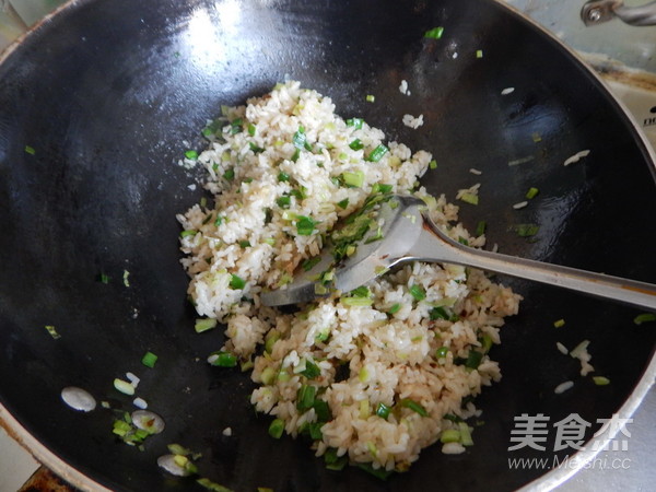 蒜苗炒饭的做法