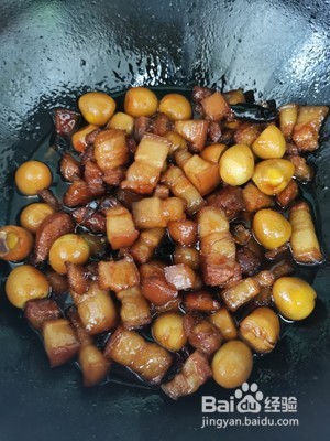 红烧肉炖鹌鹑蛋的做法