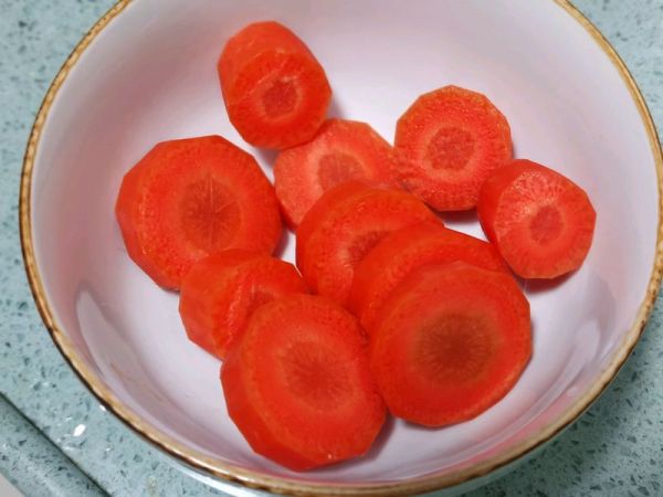 玉米胡萝卜炖土鸡汤