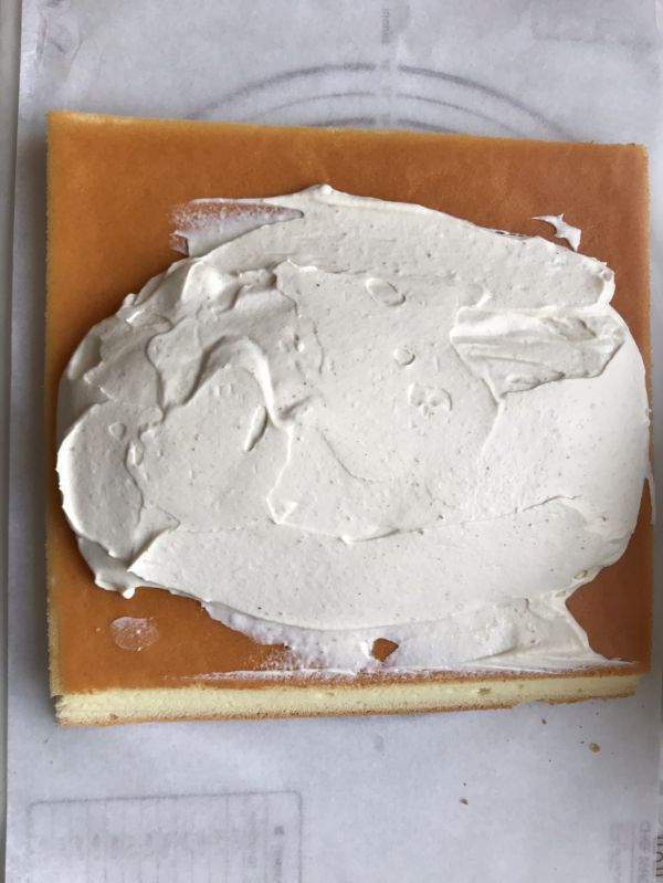 榴莲奶油O型蛋糕卷：