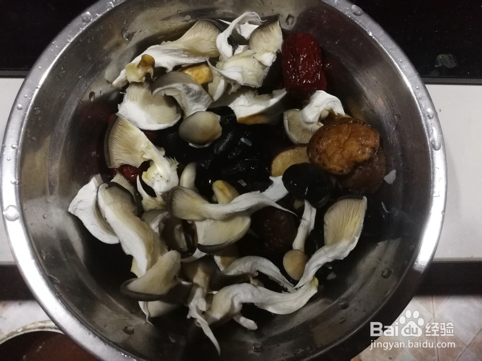 怎么做周三晚:鸽子温补汤?