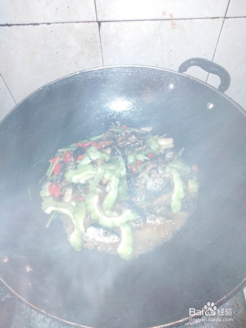 秋刀鱼炒菲菜的做法？