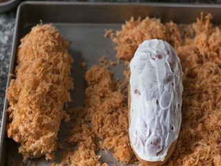咸蛋黄肉松热狗怎么做