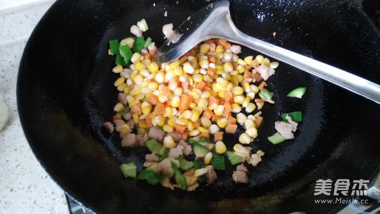 玉米炒肉丁的做法