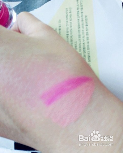 三个技巧打造粉嫩动人唇妆