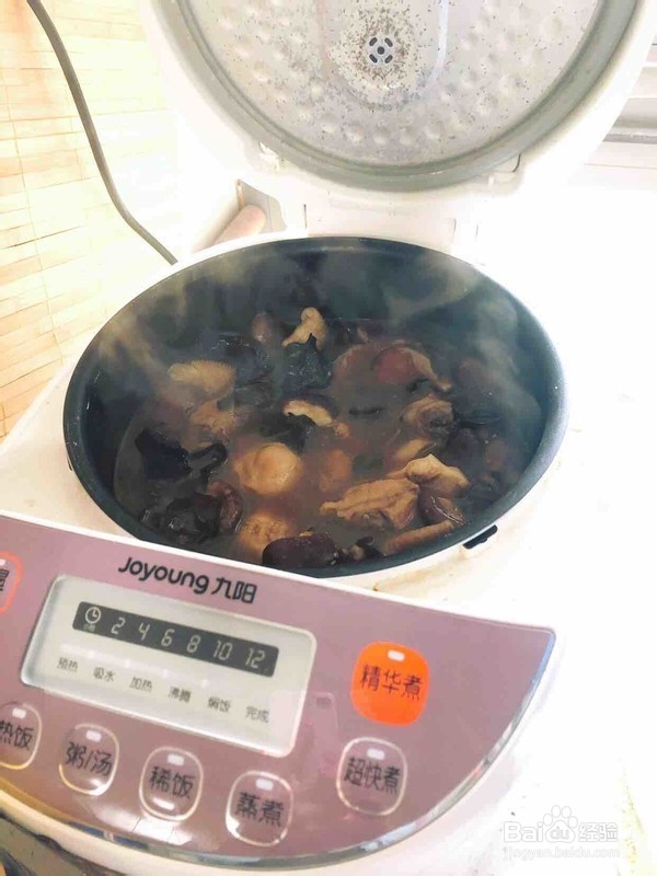 美味的小鸡炖蘑菇