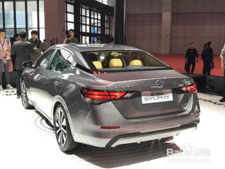 A级车强者相约换代，“小天籁”轩逸和“小亚洲龙”雷凌该选谁？