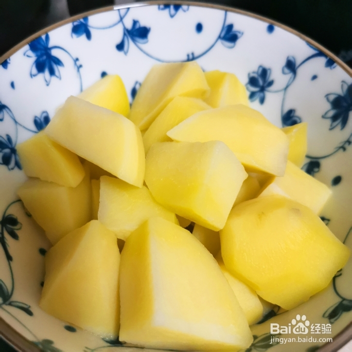美味的土豆红烧肉