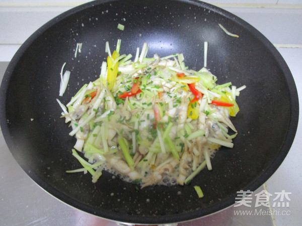 韭黄炒蛏子的做法
