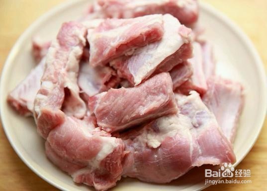 排骨炖玉米的做法