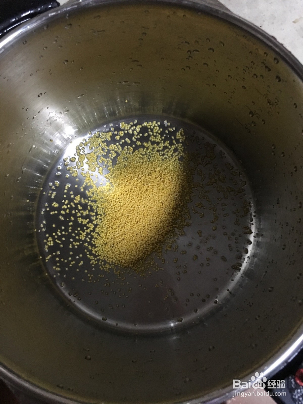 给宝宝做煮碗红枣胡萝卜粥吧