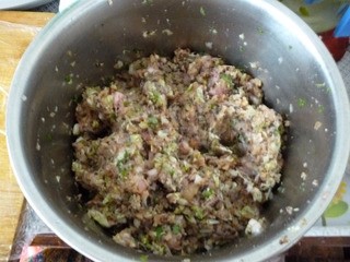 火立方火锅配菜香菇瘦肉饺子做法